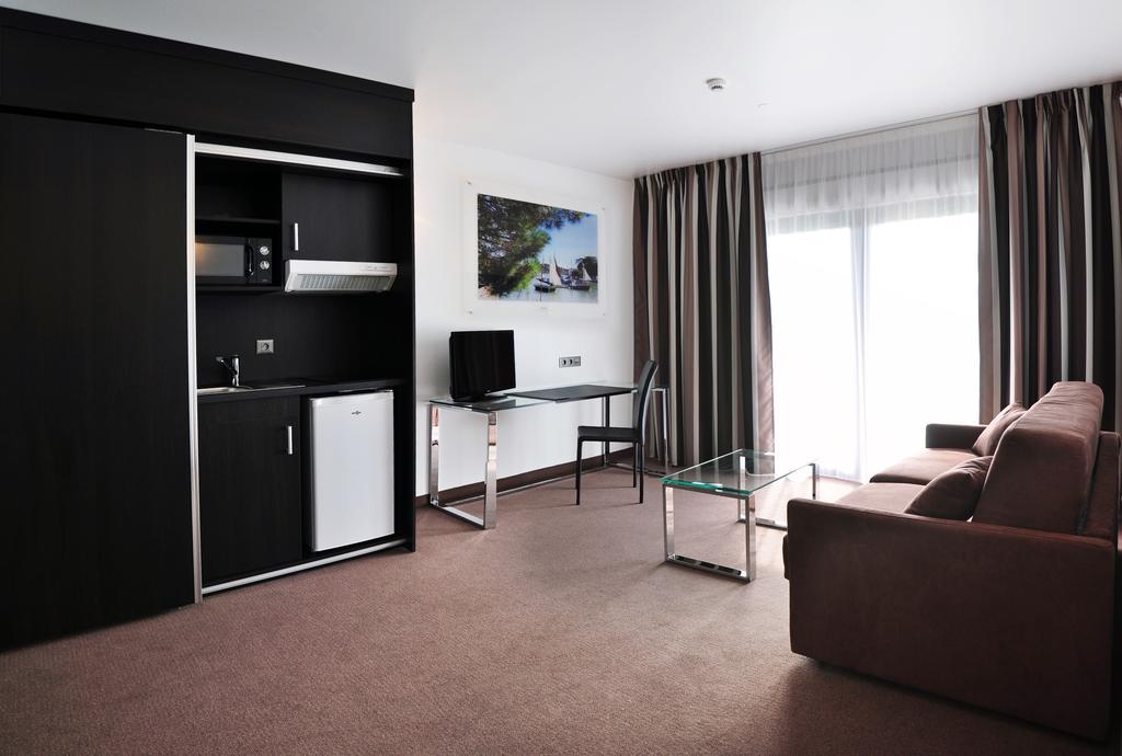 Golden Tulip Pornic Suites- Appart Hotel Exteriör bild
