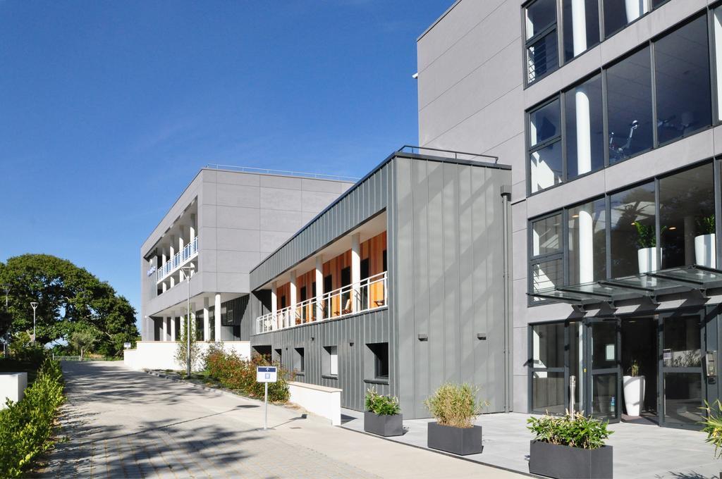 Golden Tulip Pornic Suites- Appart Hotel Exteriör bild