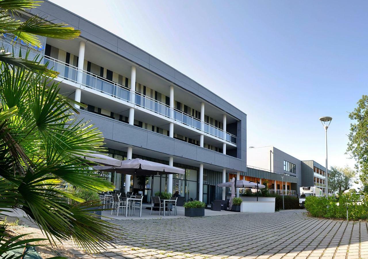 Golden Tulip Pornic Suites- Appart Hotel Exteriör bild
